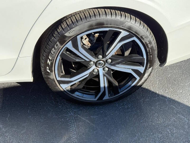 2024 Volvo S60 B5 Plus Dark Theme