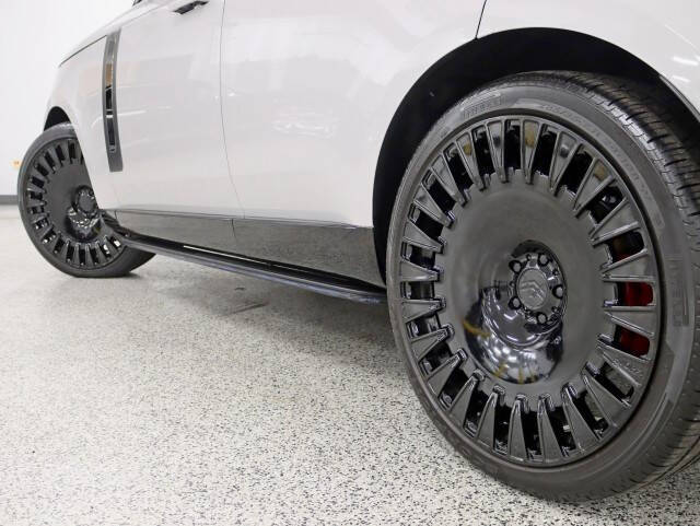 2025 Land Rover Range Rover P615 SV