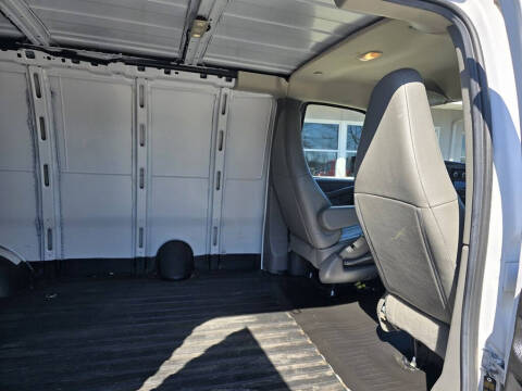 2022 GMC Savana 2500