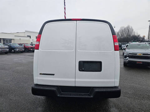 2025 Chevrolet Express 3500
