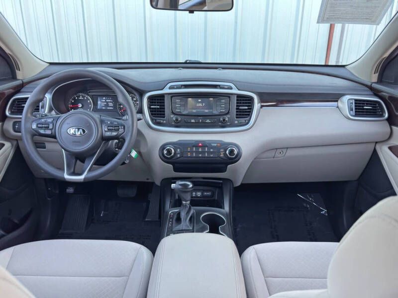 2017 Kia Sorento LX