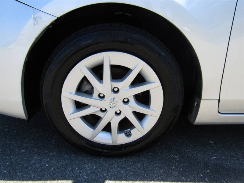 2012 Toyota Prius v Two