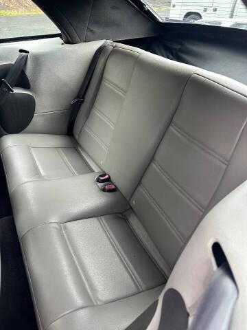 2004 Ford Mustang Deluxe