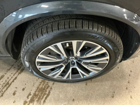 2021 Volvo XC90 T6 Momentum 7-Passenger