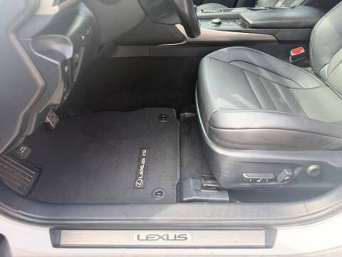 2017 Lexus IS 200t