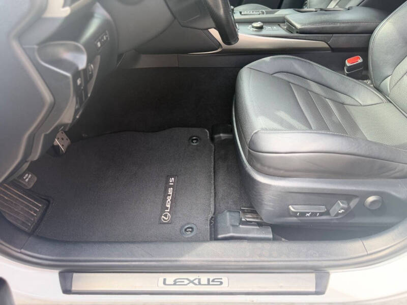 2017 Lexus IS 200t