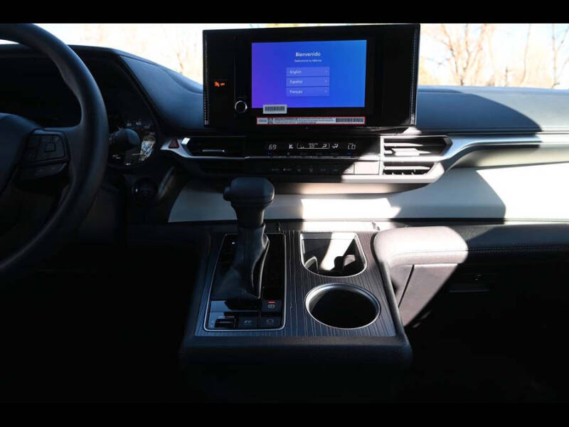 2025 Toyota Sienna LE 8-Passenger