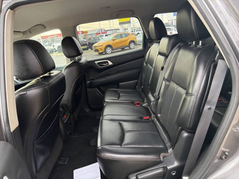 2017 Nissan Pathfinder SL