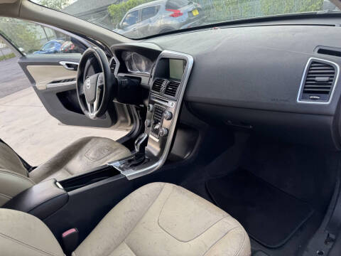 2016 Volvo XC60 T6 Drive-E