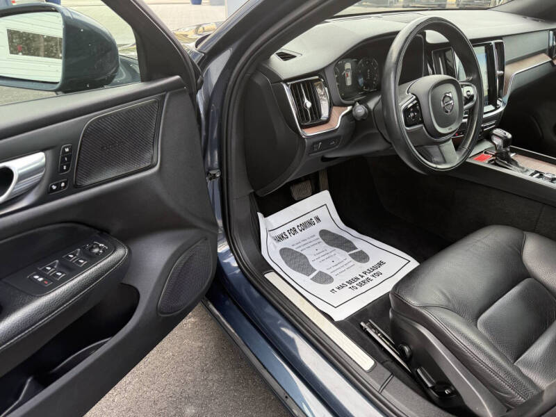 2020 Volvo V60 T5 Momentum