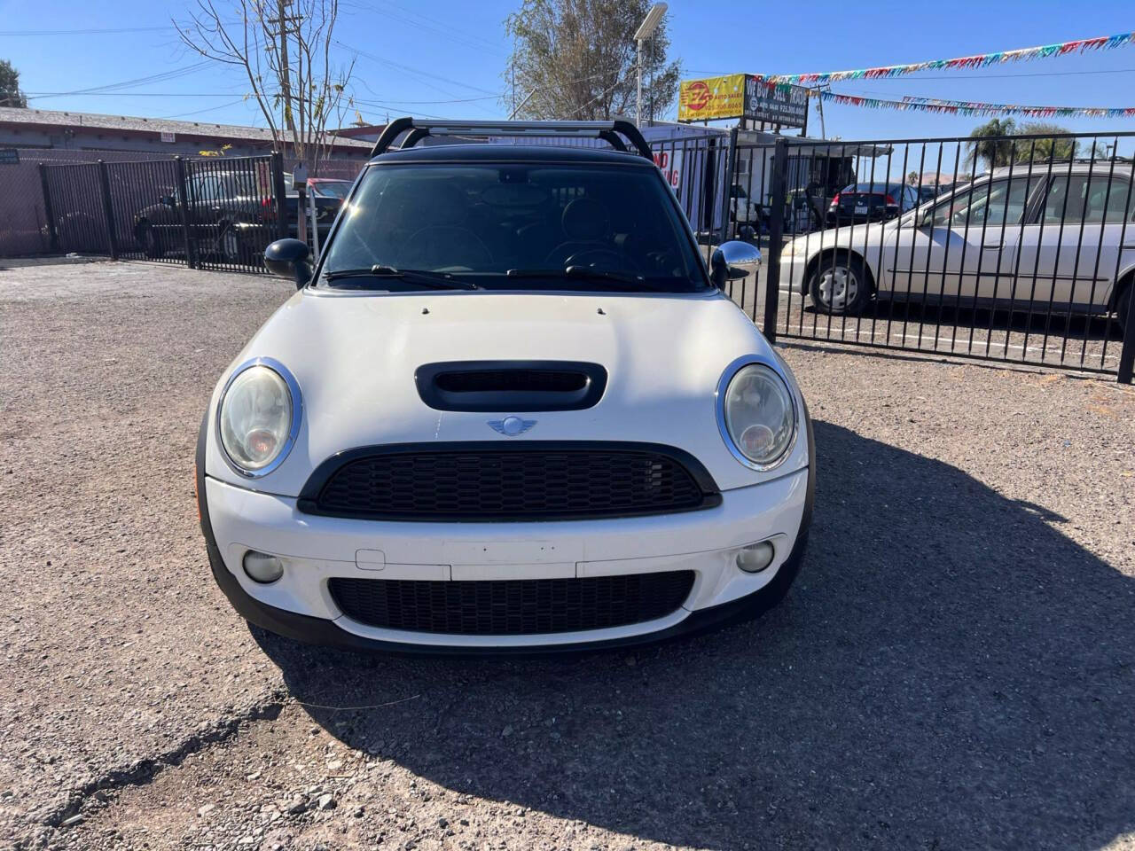 Off white 2009 MINI Cooper S S 2dr Hatchback 2