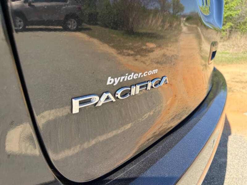2017 Chrysler Pacifica Touring-L