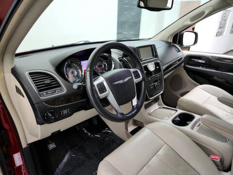 2013 Chrysler Town and Country Touring-L