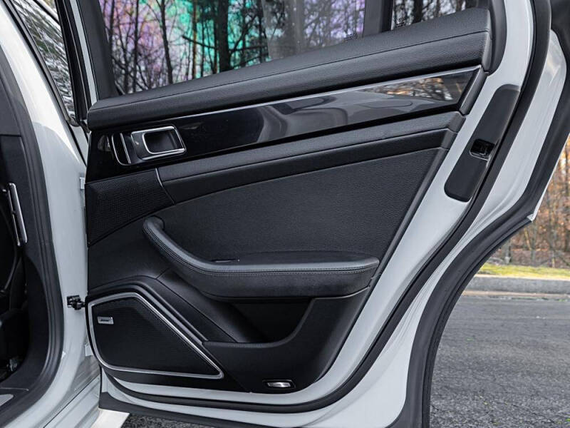 2017 Porsche Panamera 4