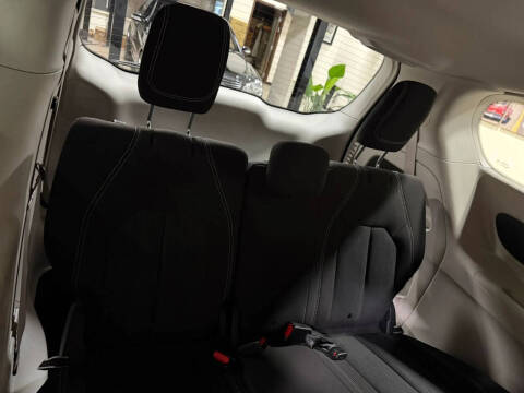 2021 Chrysler Voyager L