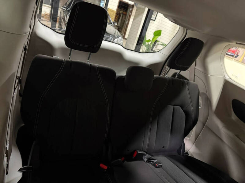 2021 Chrysler Voyager L