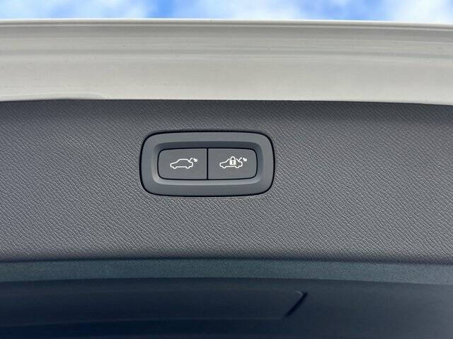 2025 Volvo XC90 T8 Plus Bright Theme 7P