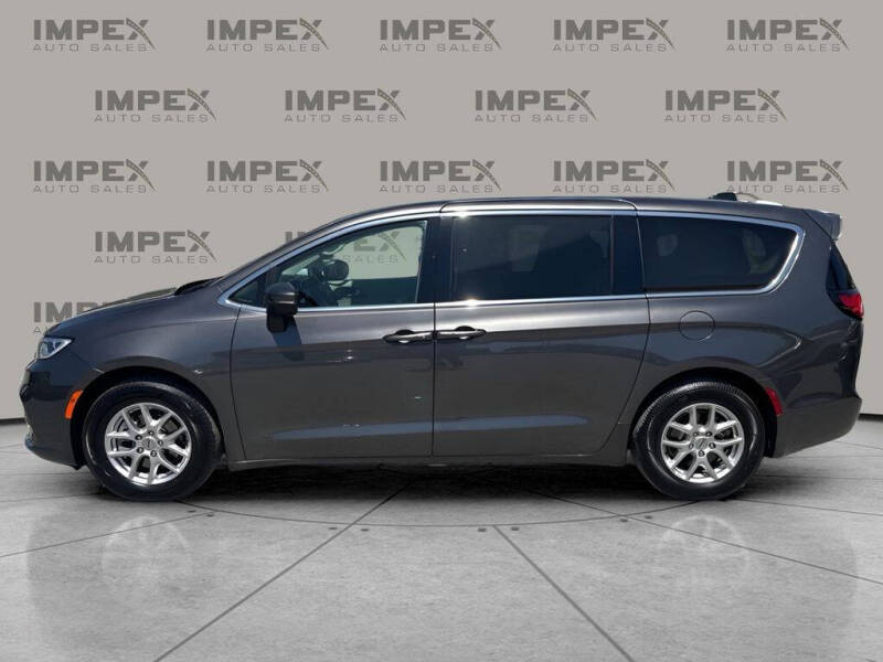 2023 Chrysler Pacifica Touring L