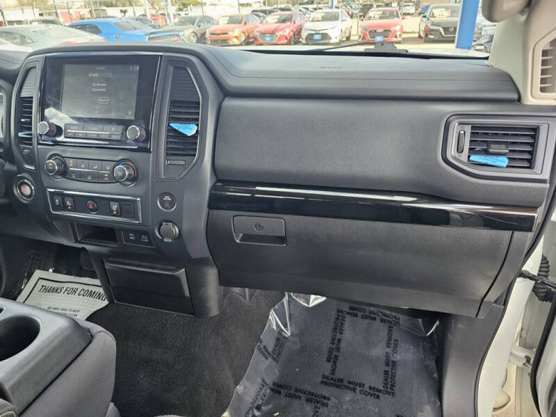 2022 Nissan Titan SV