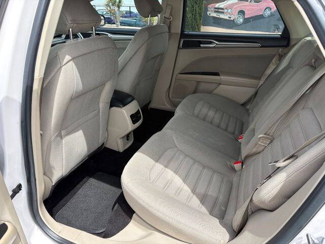 2017 Ford Fusion SE