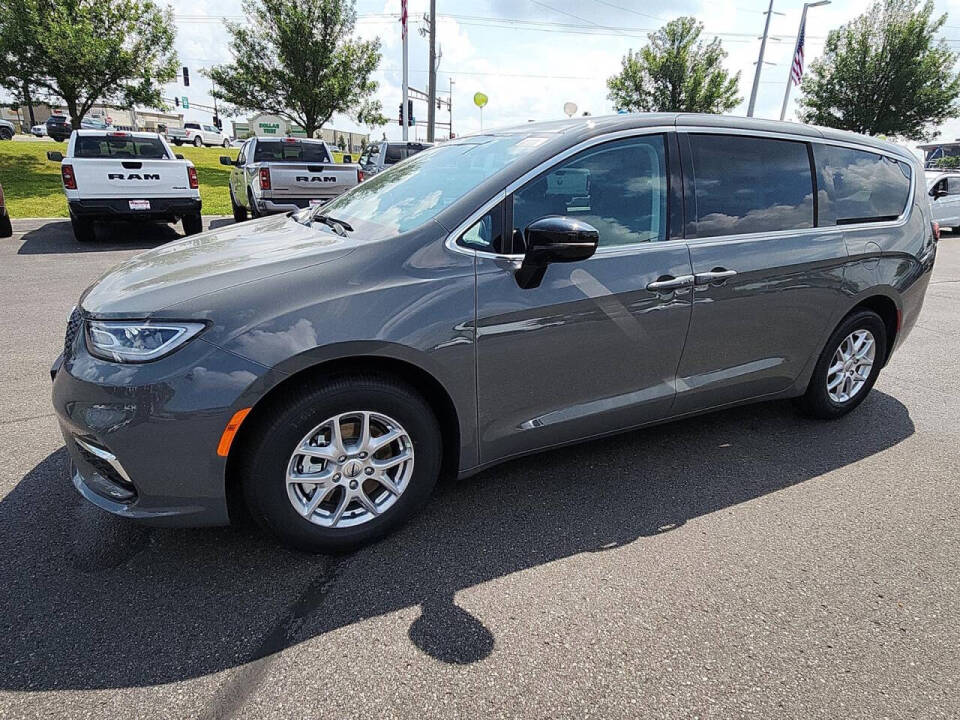 2024 Chrysler Pacifica for sale at Victoria Auto Sales in Victoria, MN