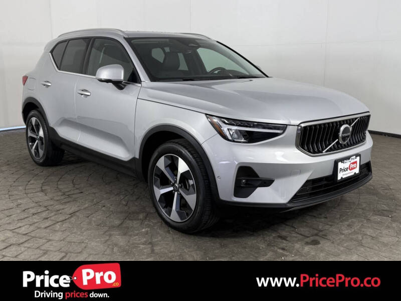 2025 Volvo XC40 B5 Plus Bright Theme