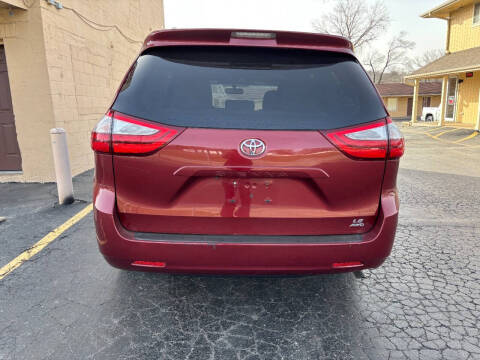 2015 Toyota Sienna LE 7-Passenger