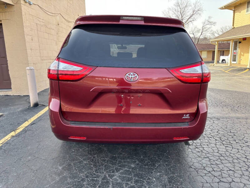 Image 4 of 2015 Toyota Sienna LE 7-Passenger