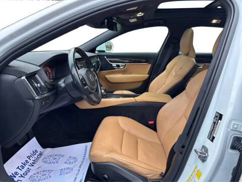 2019 Volvo S90 T6 Momentum