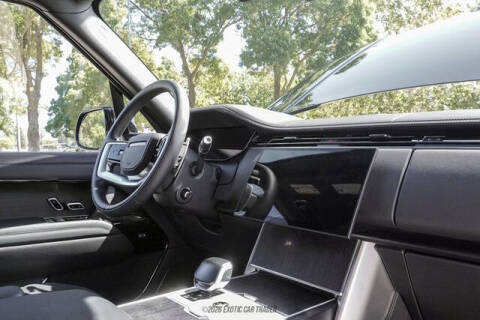 2026 Land Rover Range Rover P615 SV