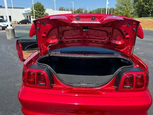 1996 Ford Mustang SVT Cobra 14