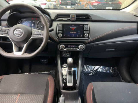 2022 Nissan Versa SR