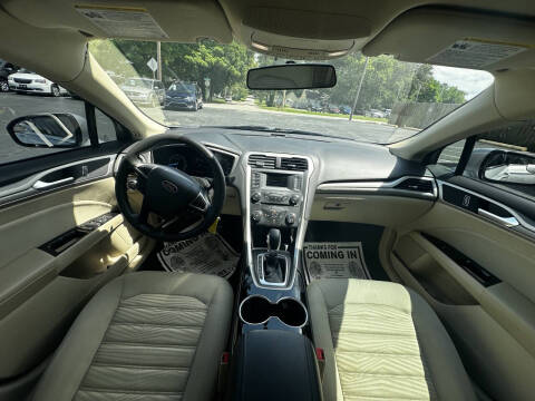 2016 Ford Fusion SE