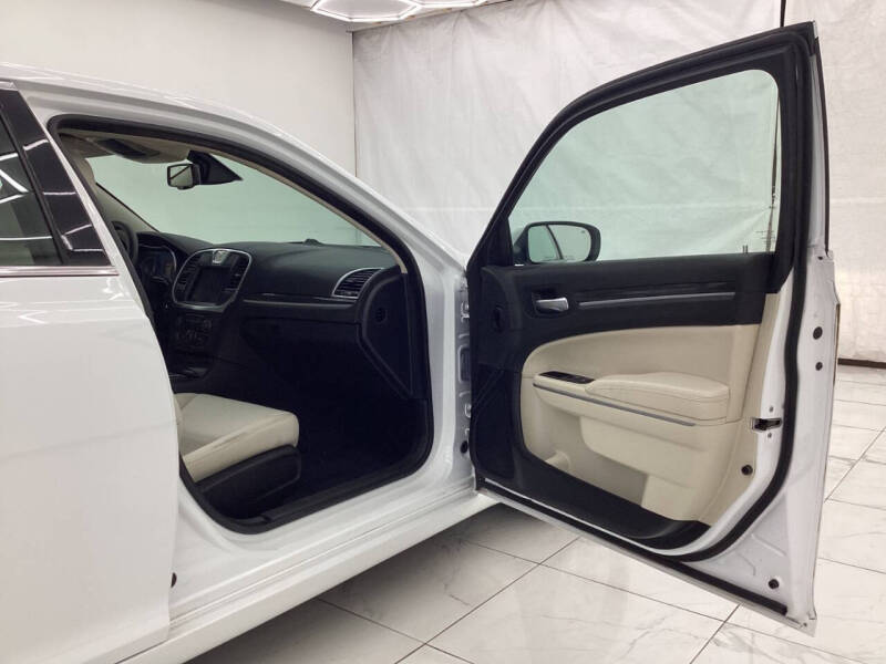 2021 Chrysler 300 Touring