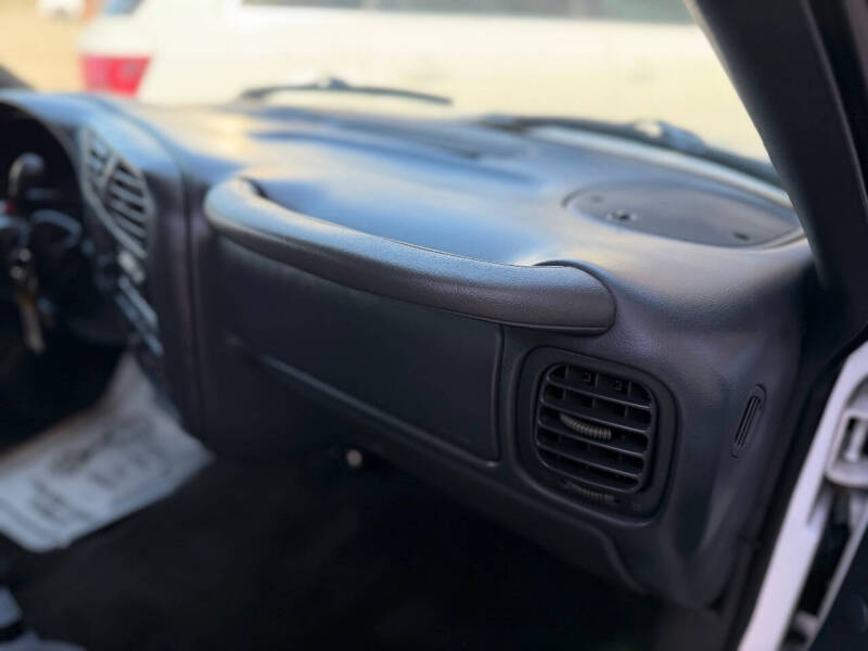 2000 Chevrolet S-10 LS