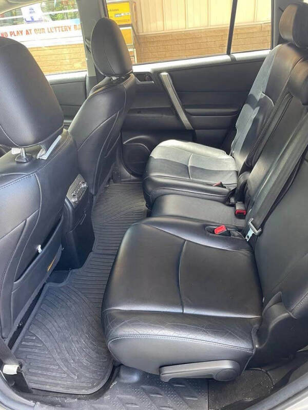 2012 Toyota Highlander SE