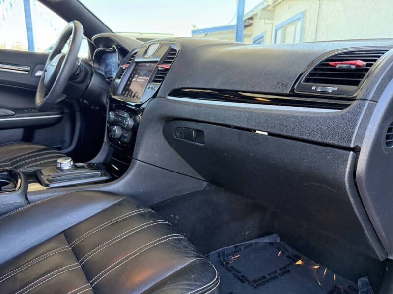 2023 Chrysler 300 S V6