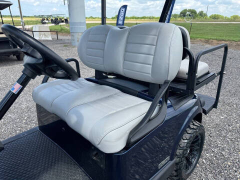 2025 E-Z-GO RXV 4