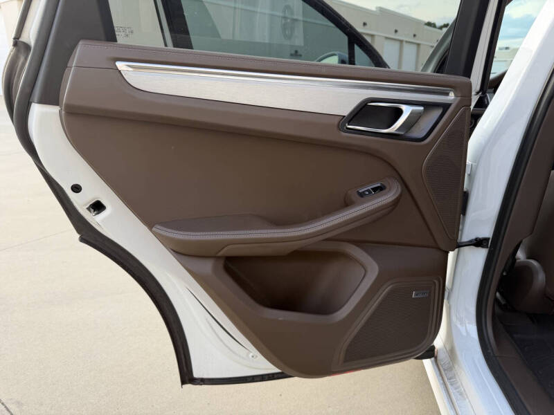 2016 Porsche Macan Turbo