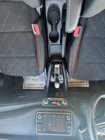 2020 Nissan Kicks SR