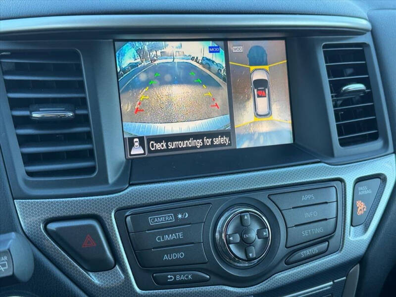 2017 Nissan Pathfinder SL