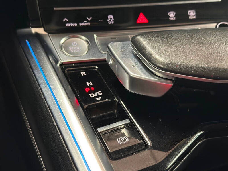 2019 Audi e-tron quattro Prestige