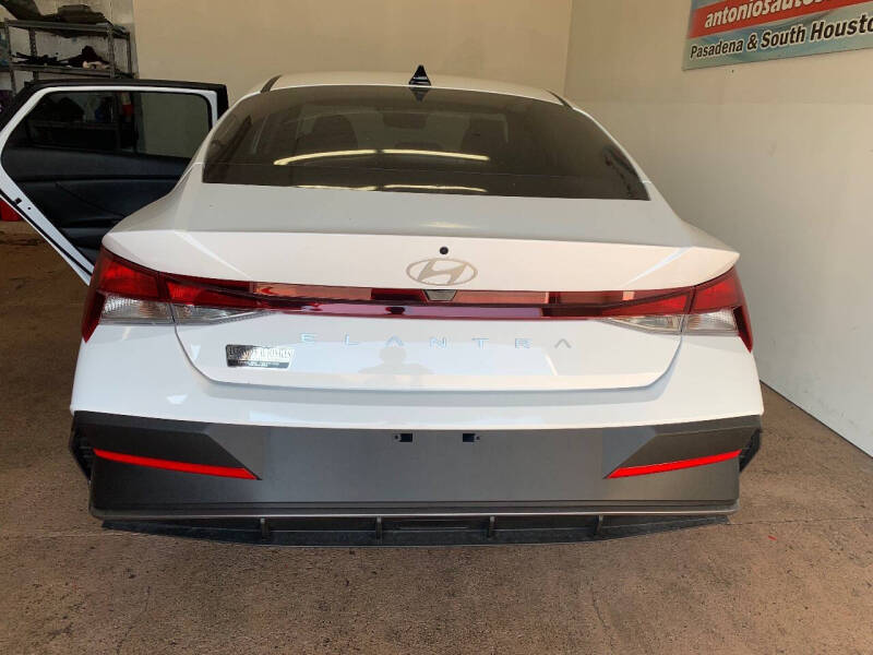 2025 Hyundai Elantra SE