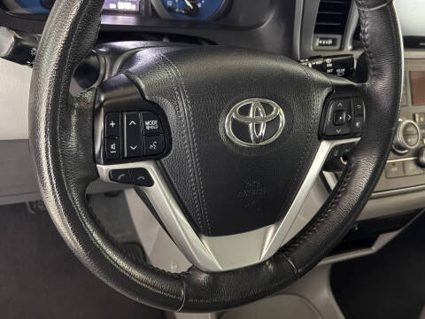 2020 Toyota Sienna XLE Premium 8-Passenger