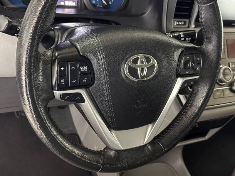 2020 Toyota Sienna XLE Premium 8-Passenger