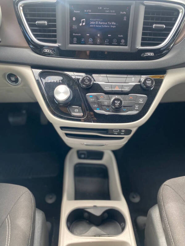 2020 Chrysler Voyager L