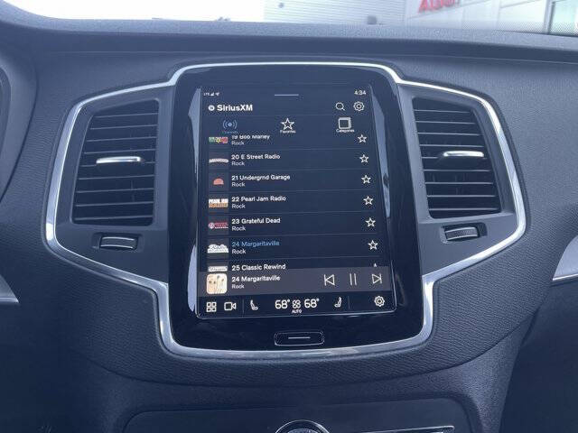 2025 Volvo XC90 B5 Core Bright Theme