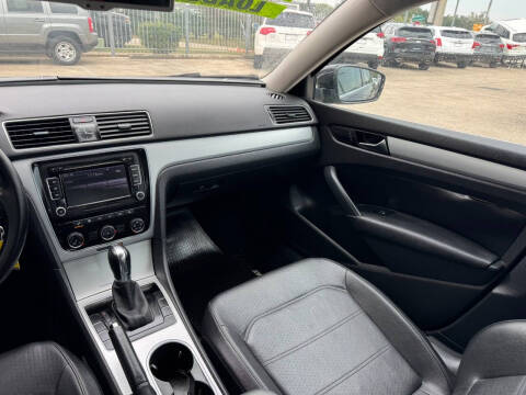 2013 Volkswagen Passat SE