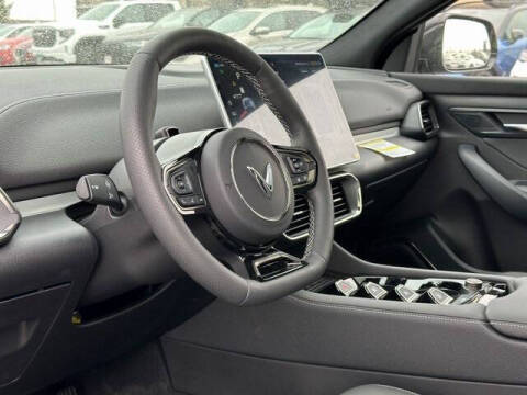 2025 VinFast VF8 Plus