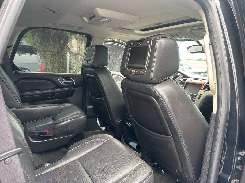 2012 Cadillac Escalade Platinum Edition